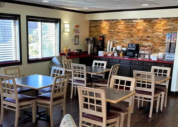Super 8 By Wyndham Monticello