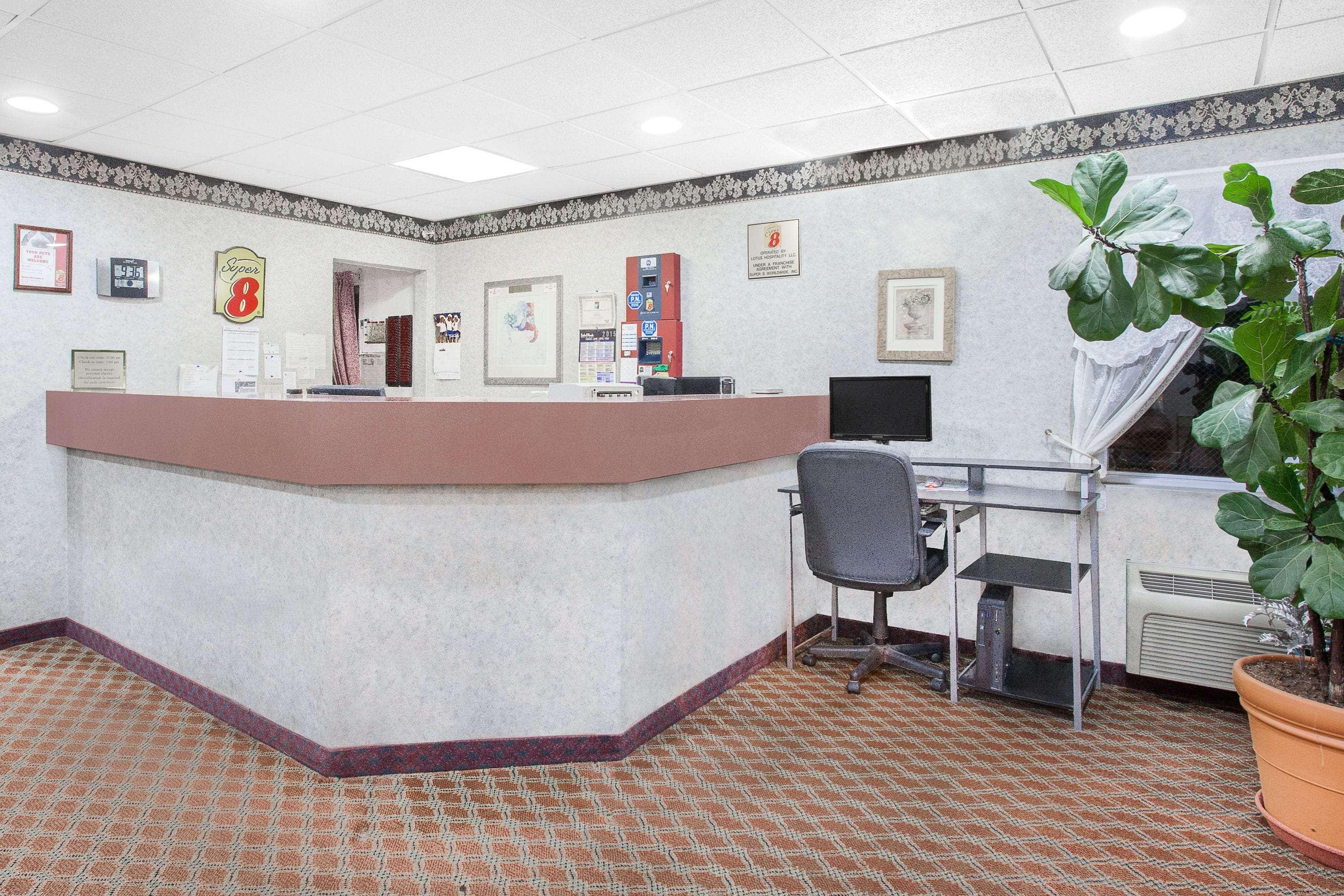 Super 8 By Wyndham Motel 2*