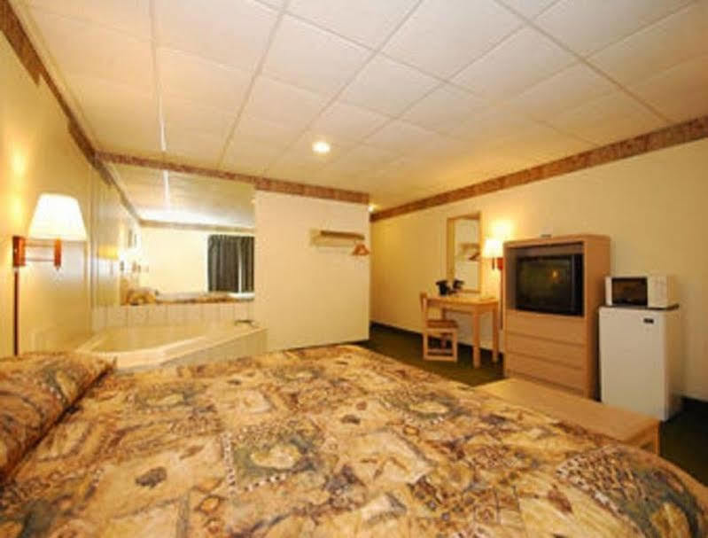 Super 8 By Wyndham 2* Monticello