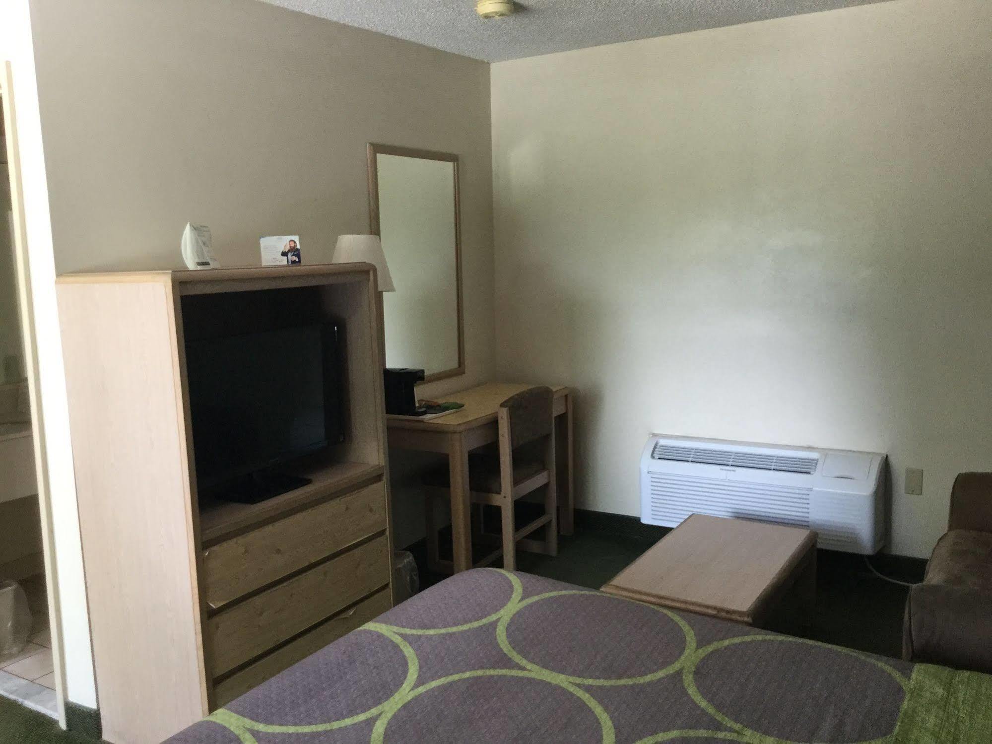 Super 8 By Wyndham Monticello