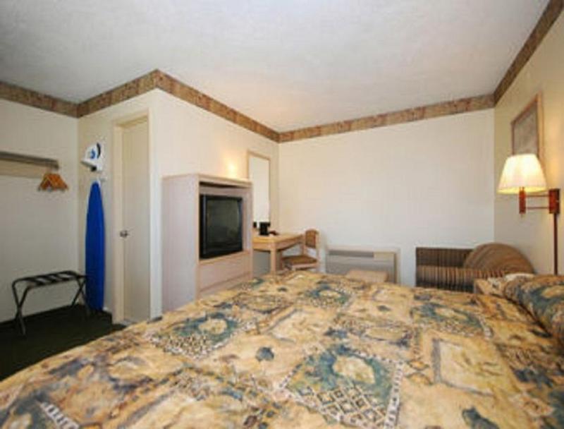 Super 8 By Wyndham Motel 2*