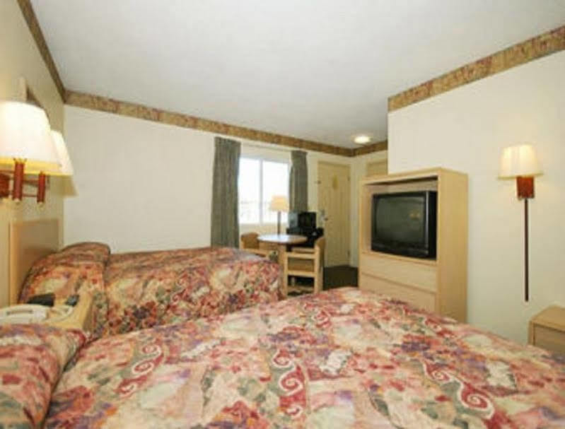 Super 8 By Wyndham Motel 2*